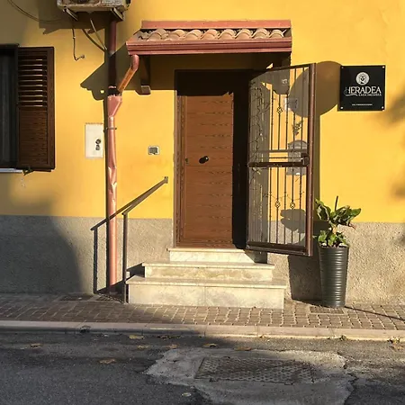 Heradea בית נופש *